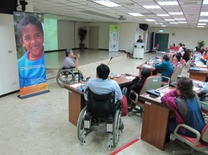 上百名非營利組織夥伴參與2011年資訊科技運用座談會。Photo by chiang