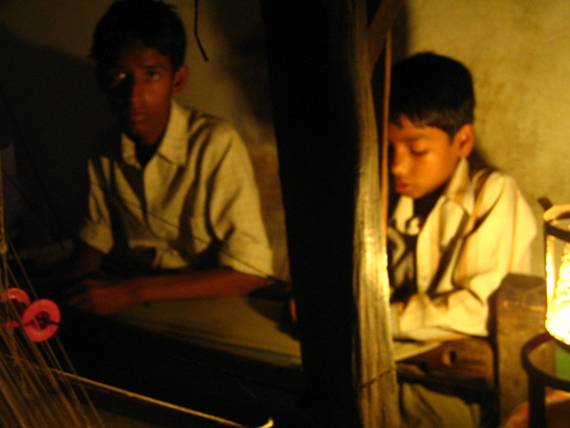 在印度地毯工廠工作的童工！攝影：林念慈