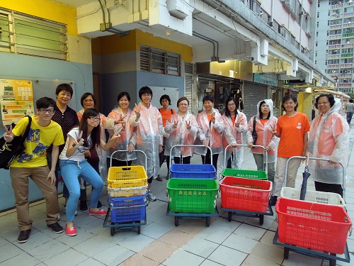 義工們整裝待發，無論風雨日曬，也阻擋不了他們的幹勁！香港婦女中心協會提供