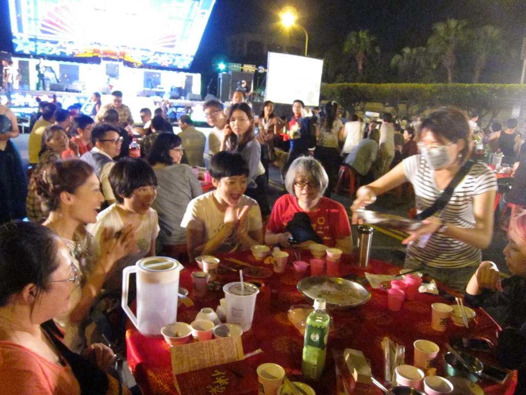 伴侶盟於9月間在凱道上舉辦多元成家‧千人伴桌晚宴活動。Photo by chiang
