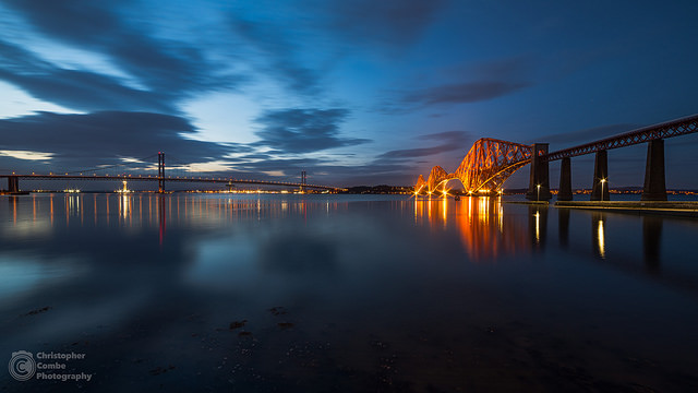 Blue Hour Bridges. flickr@Chris Combe　CC BY 2.0