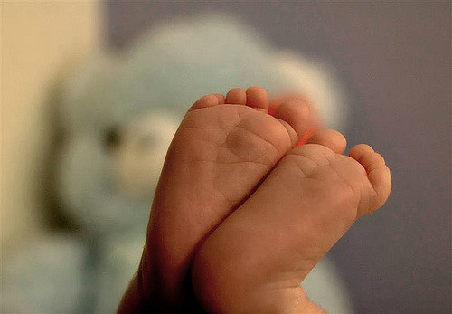 生產育兒需要國家與雇主一起承擔。photo credit:flickr@gabi menashe　CC BY 2.0