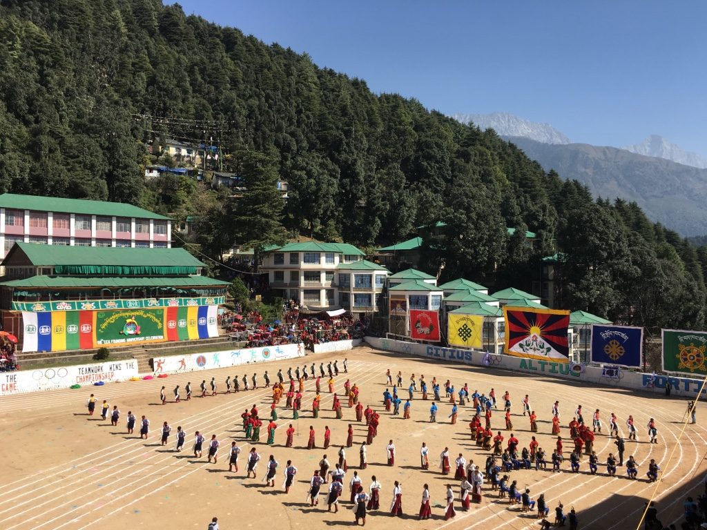 Tibetan village school西藏兒童學校校慶，近年來這此出生的兒童越來越少了。林念慈攝影