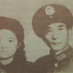 余逸君的結婚照,拍攝於民國三十三年(一九四四年)左右,上海。可以看出兩人的造型相當簡潔,沒有花俏的裝飾,只求乾淨、整齊。康傳榆提供