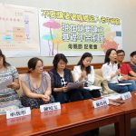 母親節前夕,婦團舉行聯合記者會,向政府及立委喊話不要讓婆婆媽媽陷入老年貧窮。婦女新知基金會提供